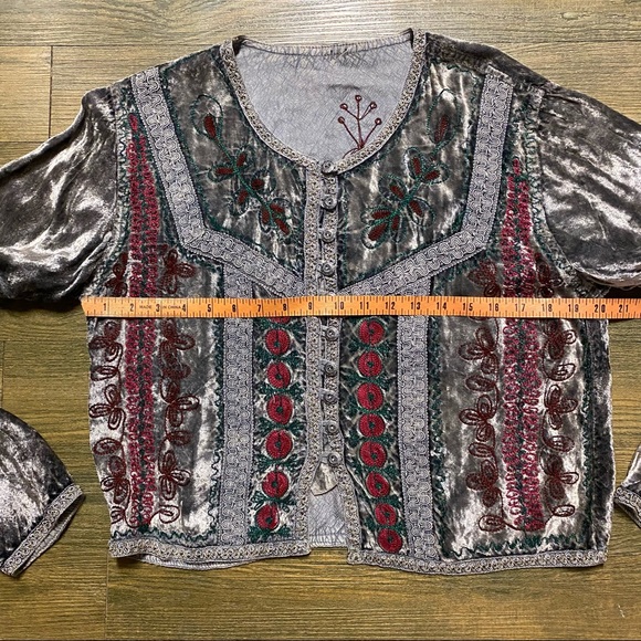 Johnny Was shiny grey Embroidered Velvet Top - Picture 8 of 12